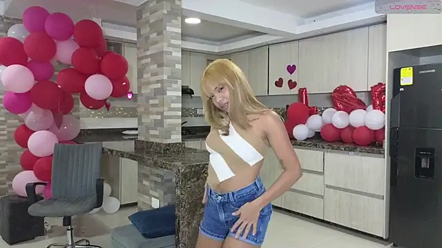 Snapshot of xalicesfantasyx chatting on February 2025 06:15:02 AM xalicesfantasyx online show from February 2025 06:15:02 AM