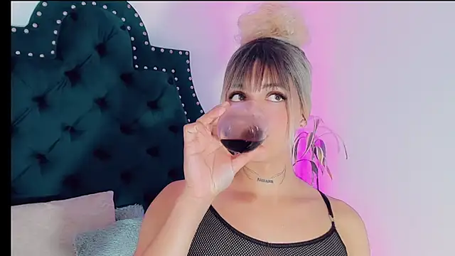 Snapshot of Emmaa_Saenz_ chatting on February 2025 12:32:01 AM Emmaa Saenz online show from February 2025 12:32:01 AM