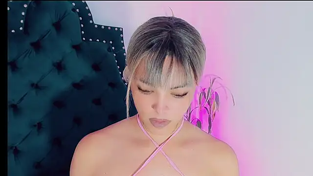 Snapshot of Emmaa_Saenz_ chatting on March 2025 11:43:02 PM Emmaa Saenz online show from March 2025 11:43:02 PM