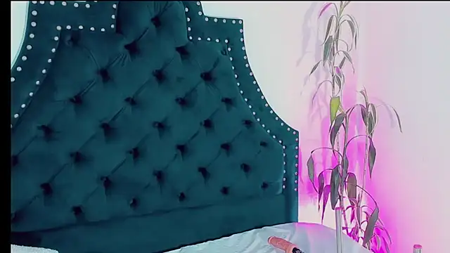 Snapshot of Emmaa_Saenz_ chatting on March 2025 12:43:01 AM Emmaa Saenz online show from March 2025 12:43:01 AM