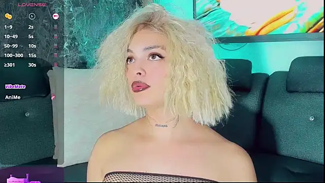 Snapshot of Emmaa_Saenz_ chatting on November 2025 09:26:02 PM Emmaa Saenz online show from November 2025 09:26:02 PM