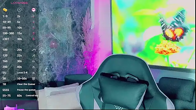 Emmaa Saenz  online show from November 2025 08:19:02 PM