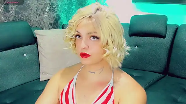 Emmaa Saenz  online show from April 2026 10:55:01 PM