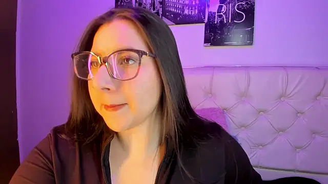 Snapshot of Roxxanne_Bail chatting on March 2026 04:31:01 AM Roxxanne Bail online show from March 2026 04:31:01 AM