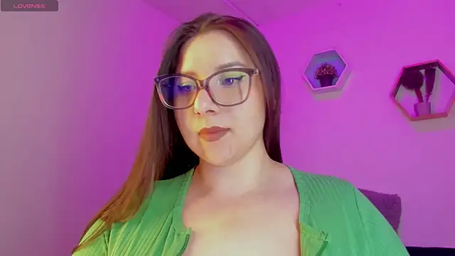 Snapshot of Roxxanne_Bail chatting on April 2026 03:34:02 AM Roxxanne Bail online show from April 2026 03:34:02 AM