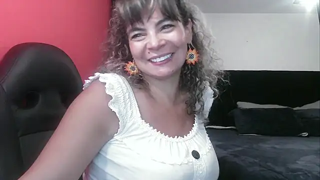 Snapshot of charlotedoll chatting on October 2025 04:24:01 AM charlotedoll online show from October 2025 04:24:01 AM