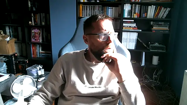 Snapshot of MeSteff chatting on September 2025 09:47:02 AM MeSteff online show from September 2025 09:47:02 AM