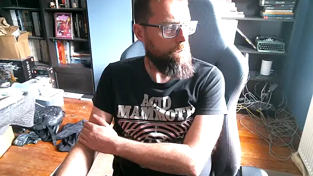 Snapshot of MeSteff chatting on October 2025 01:32:02 PM MeSteff online show from October 2025 01:32:02 PM