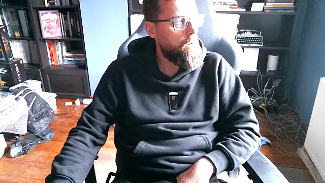 Snapshot of MeSteff chatting on October 2025 02:13:02 PM MeSteff online show from October 2025 02:13:02 PM