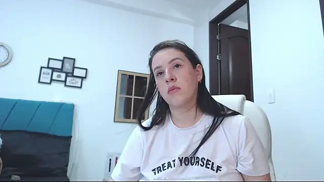 Snapshot of kamila_lopez chatting on January 2025 01:31:02 AM kamila lopez online show from January 2025 01:31:02 AM