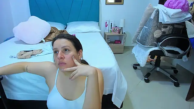 kamila lopez online show from June 2026 04:51:02 PM