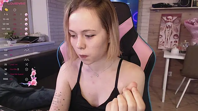 lucy mirror online show from October 2025 08:42:01 PM