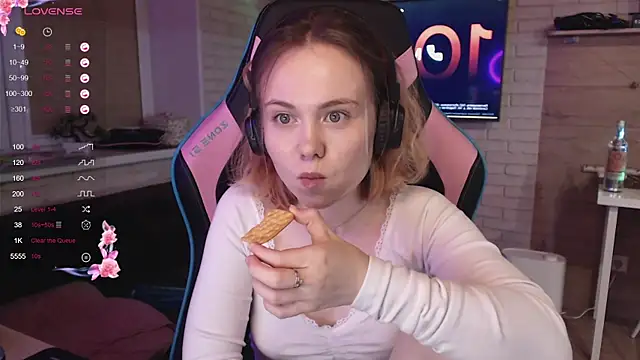 lucy mirror online show from December 2025 09:21:02 PM