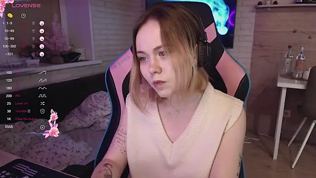 lucy mirror online show from December 2025 09:22:01 PM