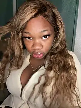 Snapshot of CharismaaBanx chatting on February 2025 03:01:01 AM CharismaaBanx online show from February 2025 03:01:01 AM