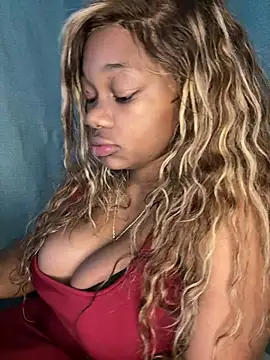 Snapshot of CharismaaBanx chatting on February 2025 01:30:02 AM CharismaaBanx online show from February 2025 01:30:02 AM