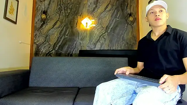 liam genner  online show from February 2025 07:49:01 PM