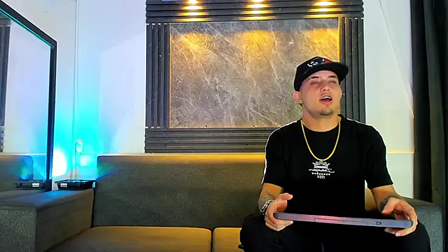 liam genner  online show from September 2025 08:25:01 PM