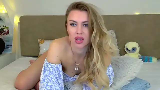 Snapshot of LuisaSin chatting on March 2026 07:48:02 AM LuisaSin online show from March 2026 07:48:02 AM