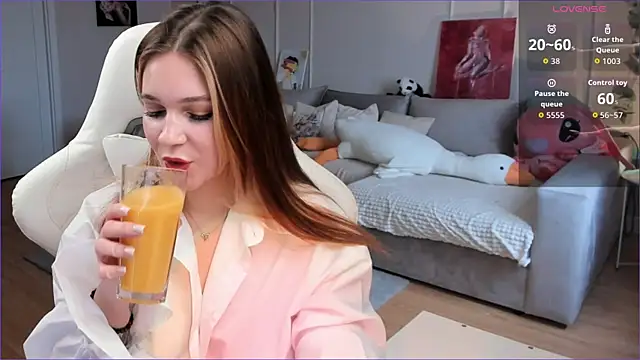 Frau Lina online show from May 2026 03:16:02 PM