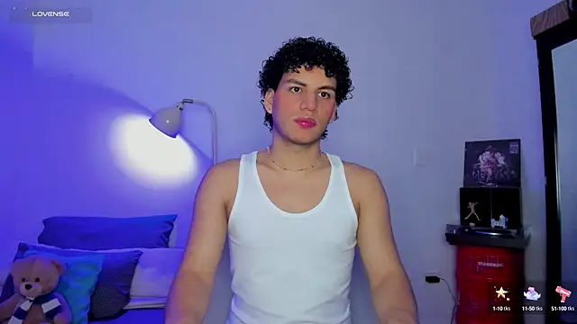 Snapshot of Curlblue chatting on October 2025 05:29:01 AM Curlblue online show from October 2025 05:29:01 AM