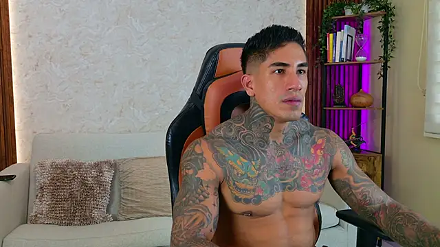 Snapshot of AdanReilly chatting on November 2025 01:58:01 PM AdanReilly online show from November 2025 01:58:01 PM