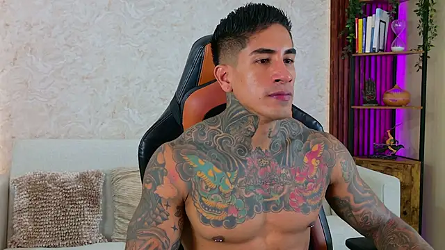 Snapshot of AdanReilly chatting on December 2025 01:27:01 PM AdanReilly online show from December 2025 01:27:01 PM