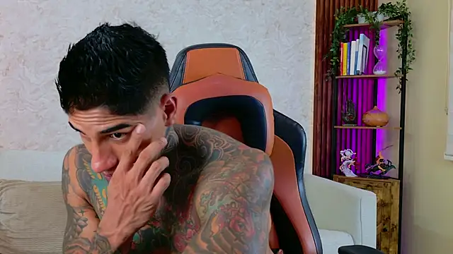 Snapshot of AdanReilly chatting on December 2025 02:24:02 PM AdanReilly online show from December 2025 02:24:02 PM