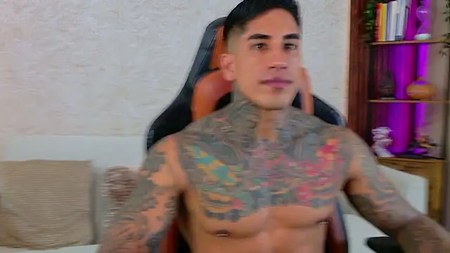 Snapshot of AdanReilly chatting on January 2026 10:25:01 PM AdanReilly online show from January 2026 10:25:01 PM