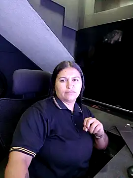 Snapshot of Mia_oficial chatting on December 2025 04:22:01 AM Mia oficial online show from December 2025 04:22:01 AM