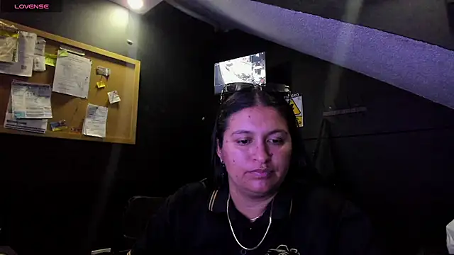 Snapshot of Mia_oficial chatting on December 2025 03:57:01 AM Mia oficial online show from December 2025 03:57:01 AM