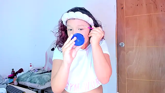 Emily Coper18 online show from May 2026 02:32:02 PM