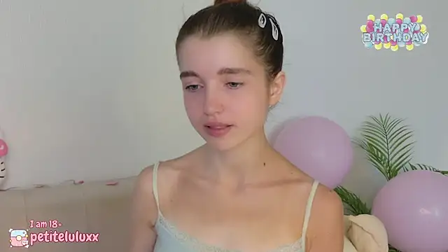 petiteluluxx online show from September 2025 08:58:02 AM