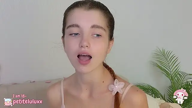 petiteluluxx online show from September 2025 08:58:01 AM