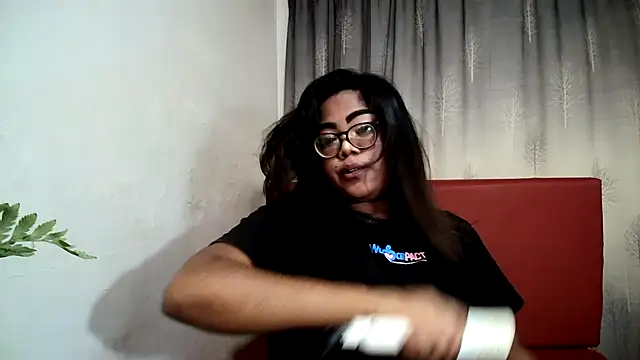 Snapshot of Indian_Lola00 chatting on February 2025 09:32:01 PM Indian Lola00 online show from February 2025 09:32:01 PM