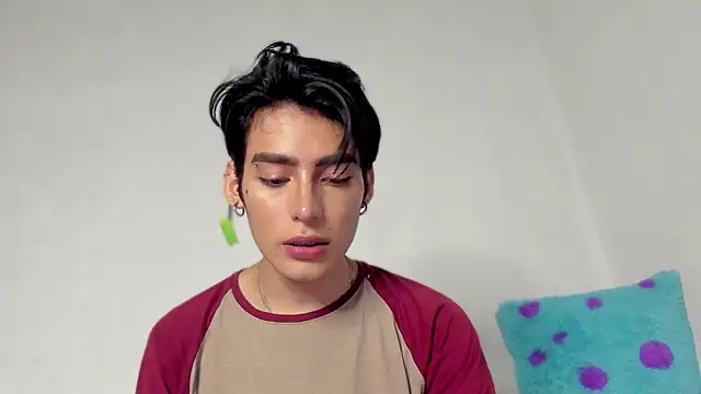 Snapshot of sebas_rose chatting on December 2024 10:14:02 PM sebas rose online show from December 2024 10:14:02 PM