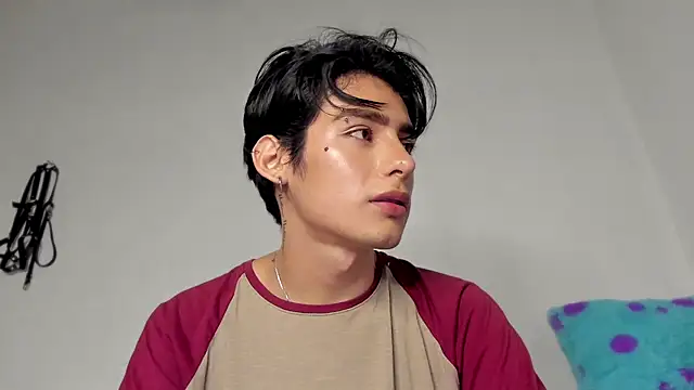 Snapshot of sebas_rose chatting on December 2024 01:18:01 AM sebas rose online show from December 2024 01:18:01 AM