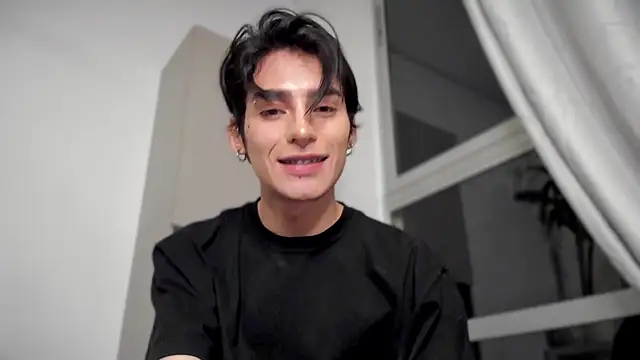 Snapshot of sebas_rose chatting on December 2024 11:24:01 PM sebas rose online show from December 2024 11:24:01 PM