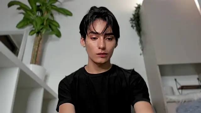 Snapshot of sebas_rose chatting on February 2025 03:54:02 AM sebas rose online show from February 2025 03:54:02 AM