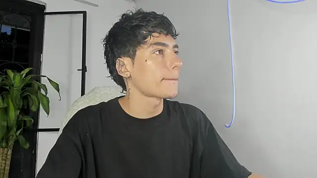Snapshot of sebas_rose chatting on September 2025 10:56:02 PM sebas rose online show from September 2025 10:56:02 PM