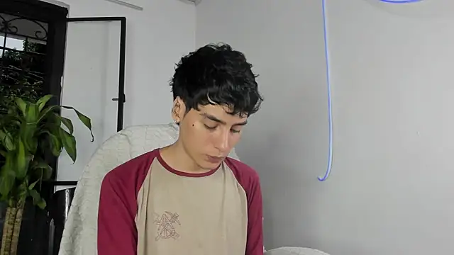 Snapshot of sebas_rose chatting on September 2025 10:02:01 PM sebas rose online show from September 2025 10:02:01 PM