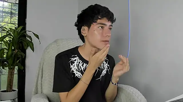 Snapshot of sebas_rose chatting on September 2025 12:08:02 PM sebas rose online show from September 2025 12:08:02 PM