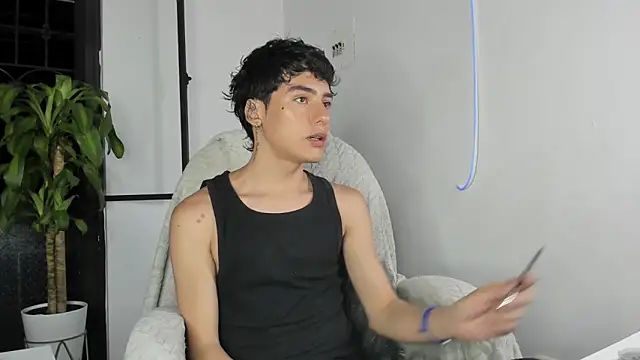 Snapshot of sebas_rose chatting on September 2025 11:21:01 PM sebas rose online show from September 2025 11:21:01 PM