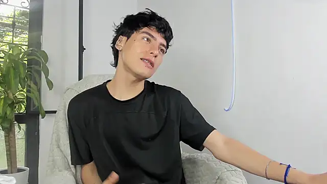 Snapshot of sebas_rose chatting on September 2025 02:11:02 PM sebas rose online show from September 2025 02:11:02 PM