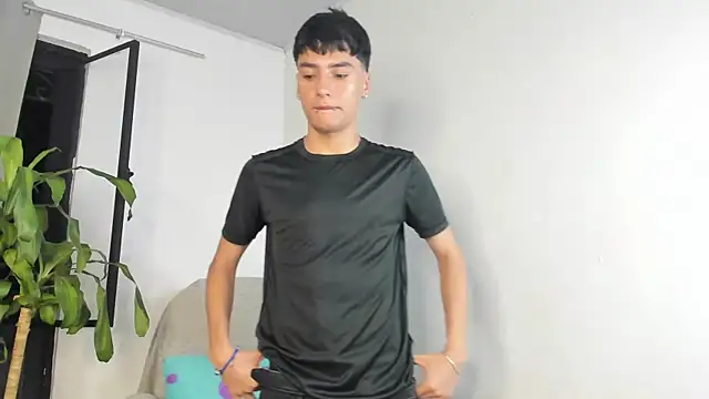 Snapshot of sebas_rose chatting on October 2025 12:11:02 AM sebas rose online show from October 2025 12:11:02 AM