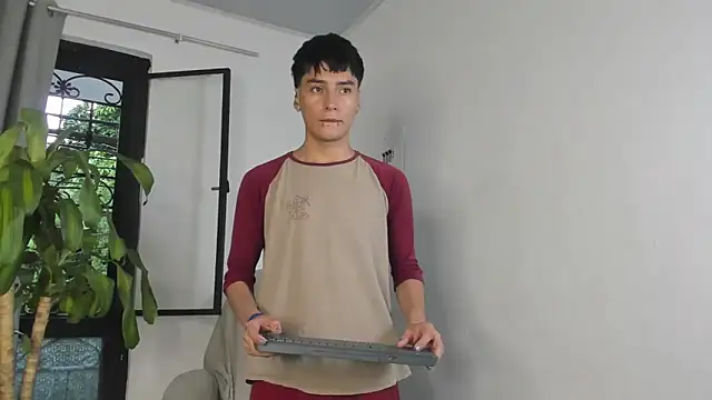 Snapshot of sebas_rose chatting on October 2025 10:10:01 PM sebas rose online show from October 2025 10:10:01 PM