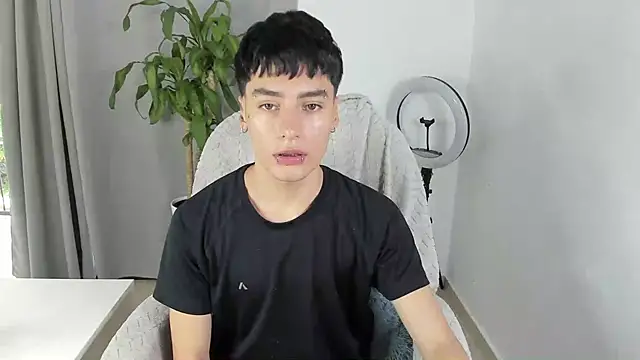 Snapshot of sebas_rose chatting on October 2025 04:30:01 PM sebas rose online show from October 2025 04:30:01 PM