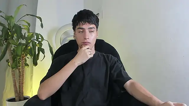 Snapshot of sebas_rose chatting on December 2025 01:39:02 PM sebas rose online show from December 2025 01:39:02 PM