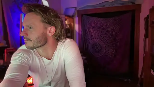 Snapshot of CowboyZuhly chatting on January 2026 05:54:02 AM CowboyZuhly online show from January 2026 05:54:02 AM