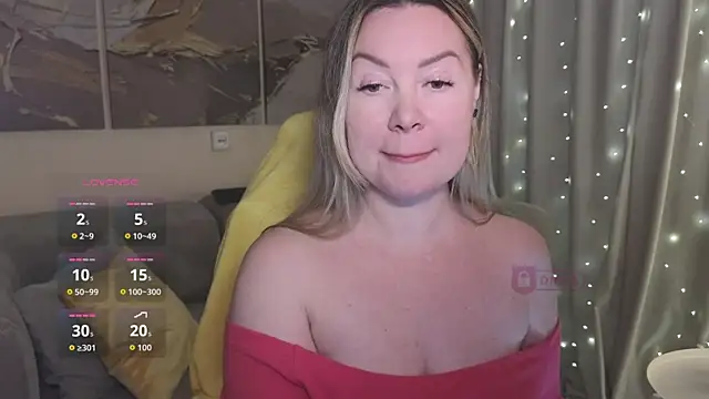 Snapshot of ElleCherry chatting on September 2025 04:44:02 PM ElleCherry online show from September 2025 04:44:02 PM